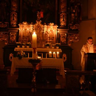 Loading...
