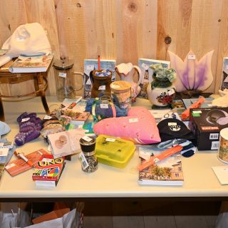 Loading...