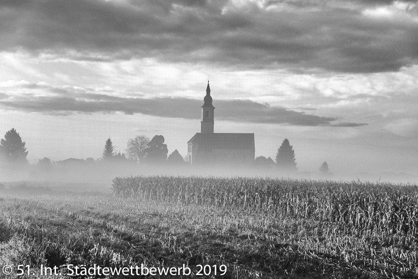 078 Platz-109-EO Kunz 6116_Alxing im Herbstnebel