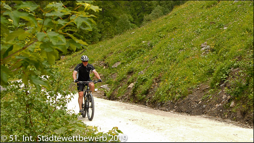 102 Platz-001-Raimund Mascha 1501_Steil Bergauf