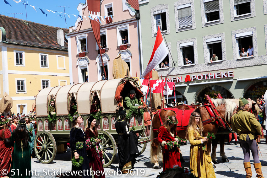 114 Platz-089-Jonas Handschuh 0615_Kutsche